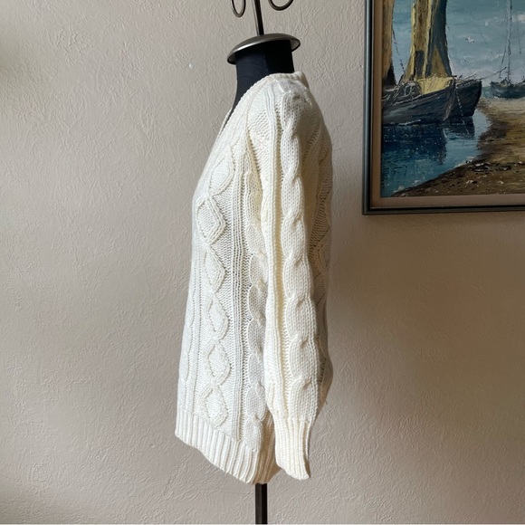 Vintage 100% acrylic 1970s chunky knit cream coloured sweater size small - Picture 2 of 14